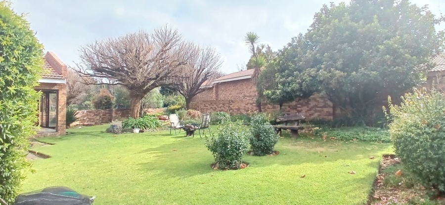 5 Bedroom Property for Sale in La Provance Free State
